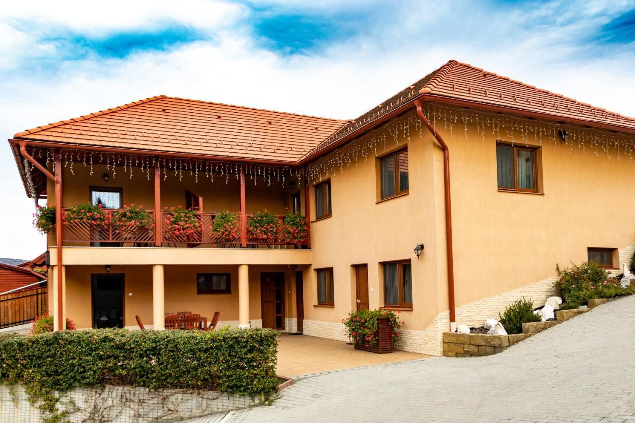 Casa Tofi Vendeghaz Aparthotel เปรอิด ภายนอก รูปภาพ