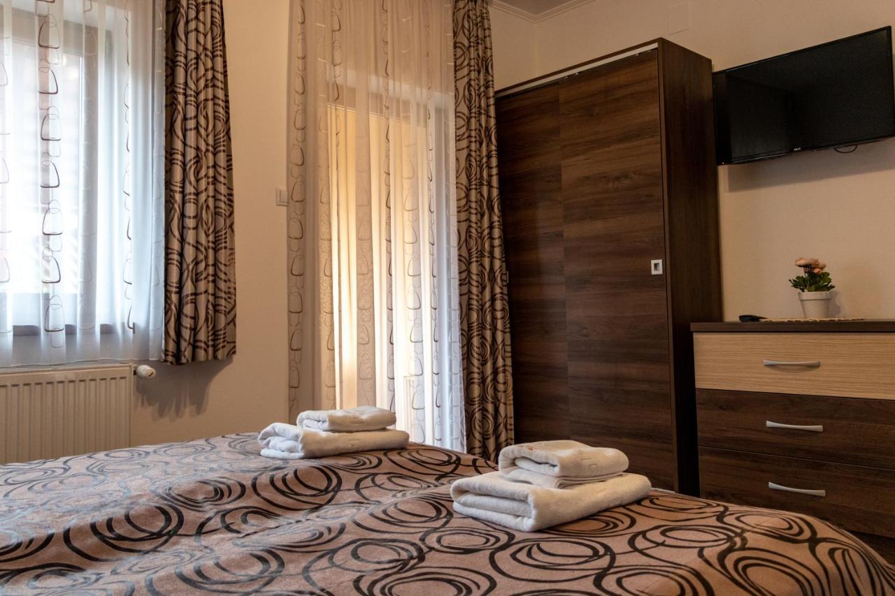 Casa Tofi Vendeghaz Aparthotel เปรอิด ภายนอก รูปภาพ